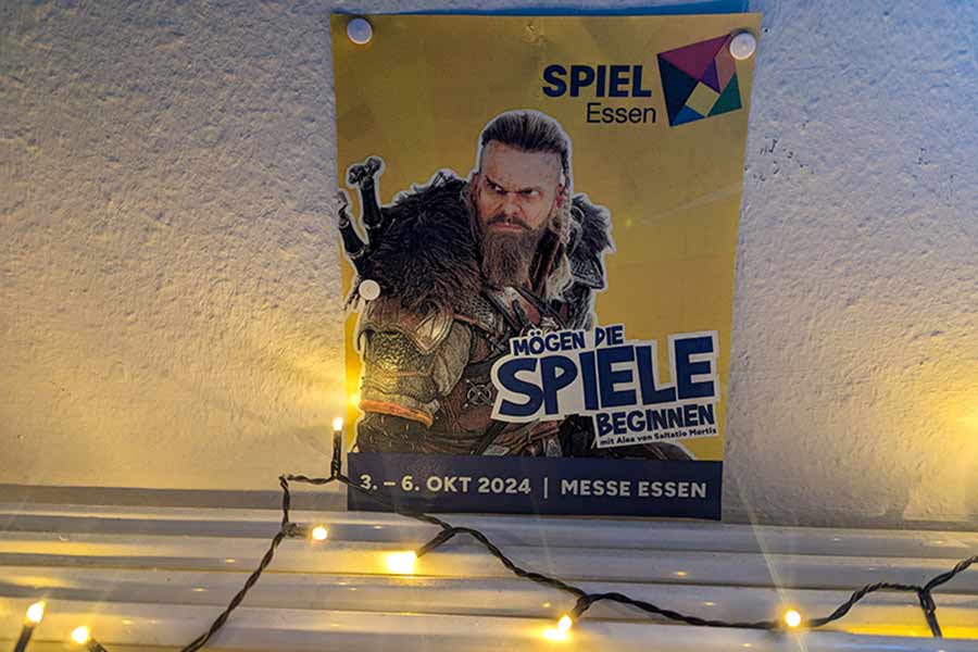 Spiel: Die Vorfreude ist groß, wie dieses Plakat im Büro zeigt, Foto Riemi